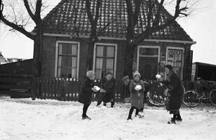 1937-08 Burgh Hieslum sneeuwballen 009