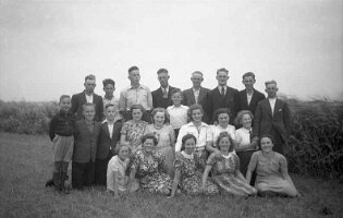 1944-04 Poelgroep bij Brekken 02
