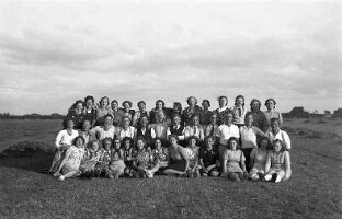 1944-06 Zangers bij Brekken 02