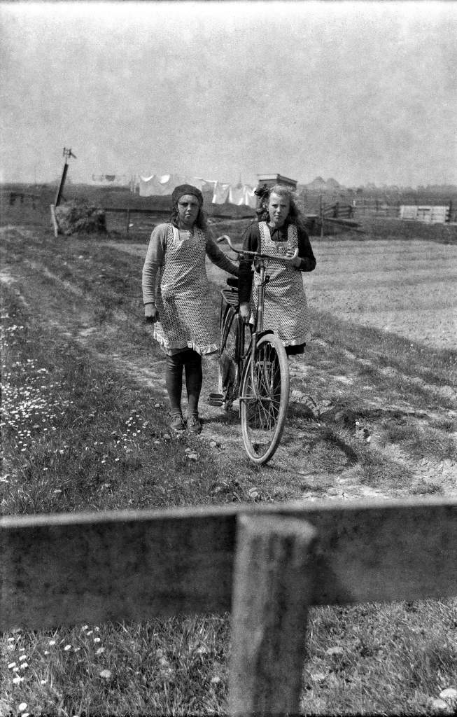 1940 17Gezicht op Hieslum Dooiweer 01